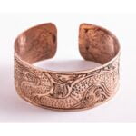 Koperen armband met drakenpatroon