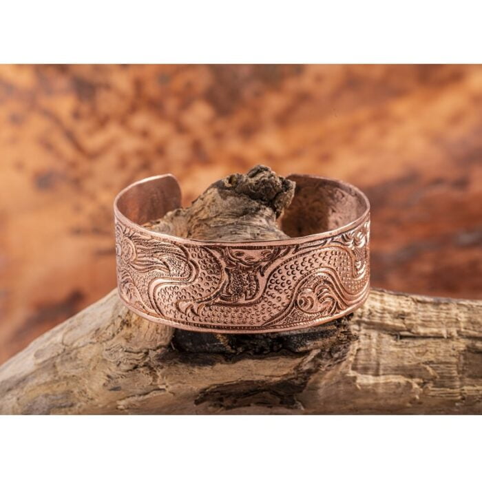 Koperen armband met drakenpatroon Koperen armband met drakenpatroon