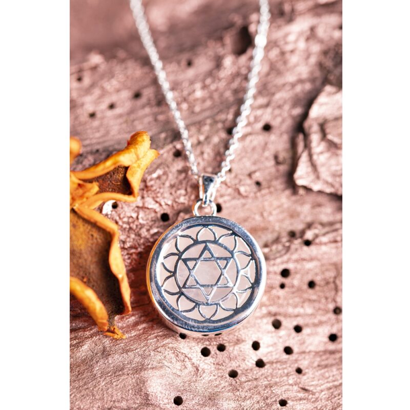 Hanger Hart Chakra Anahata