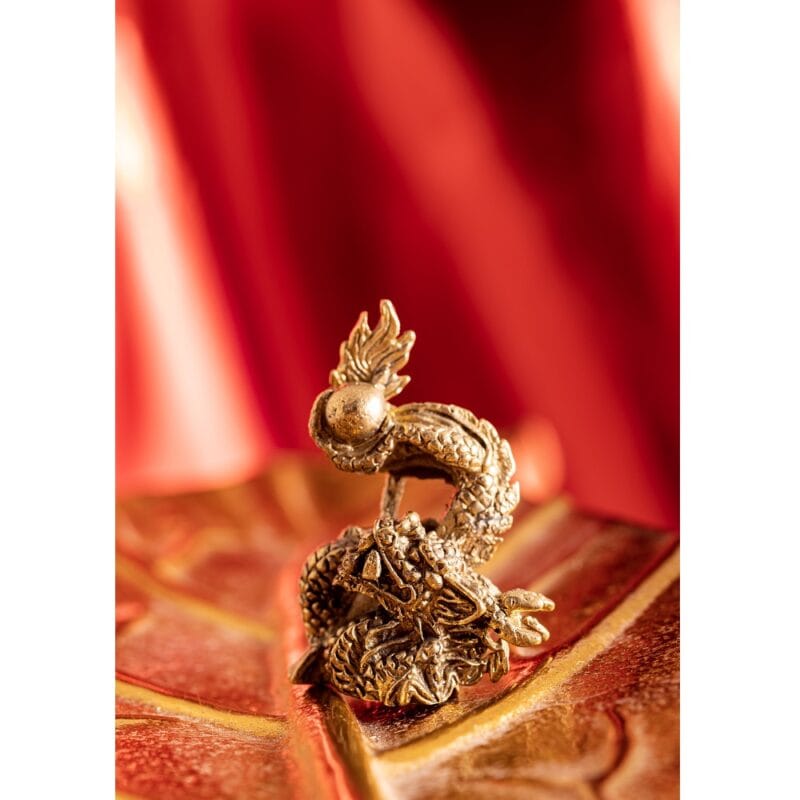 Miniatuur dansende draak messing