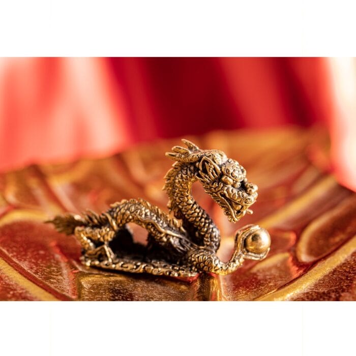 Miniatuur liggende draak messing Miniatuur liggende draak messing