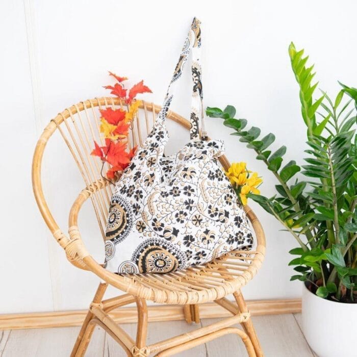 Tote Tas Katoen – Gerecycled Verrassing Tasje (45 cm)4 Tote Tas Katoen – Gerecycled Verrassing Tasje (45 cm)4